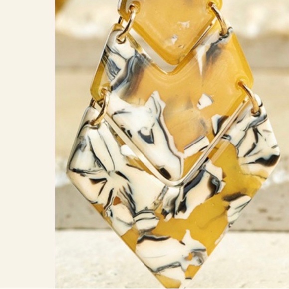 NEW Tiered Chevron Boutique Earrings Glossy Yellow and White - Picture 4 of 5